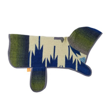 Cargar imagen en el visor de la galería, Poncho Poncho de mascotas con capucha PONCHO DE MASCOTAS CON CAPUCHA DE OTAVALO DE ECUADOR. MODELO ANDES KiruPets www.kirupets.com