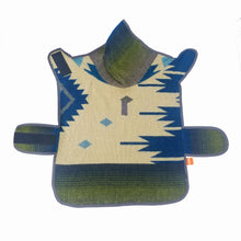 Cargar imagen en el visor de la galería, Poncho Poncho de mascotas con capucha PONCHO DE MASCOTAS CON CAPUCHA DE OTAVALO DE ECUADOR. MODELO ANDES KiruPets www.kirupets.com