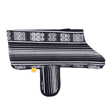 Cargar imagen en el visor de la galería, Poncho Poncho para mascotas Blanco y Negro PONCHO PARA MASCOTAS BLANCO Y NEGRO DE OTAVALO EN ECUADOR KiruPets www.kirupets.com
